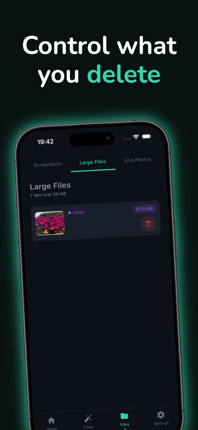 MemFree large files screen listing a video file over 50MB with a delete button